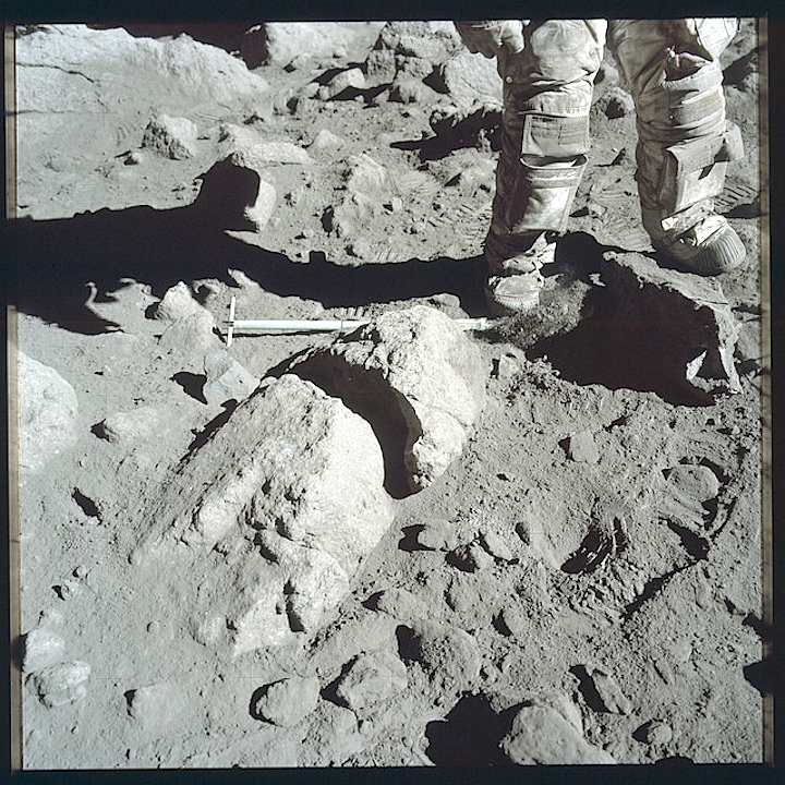 apollo-17-eaz