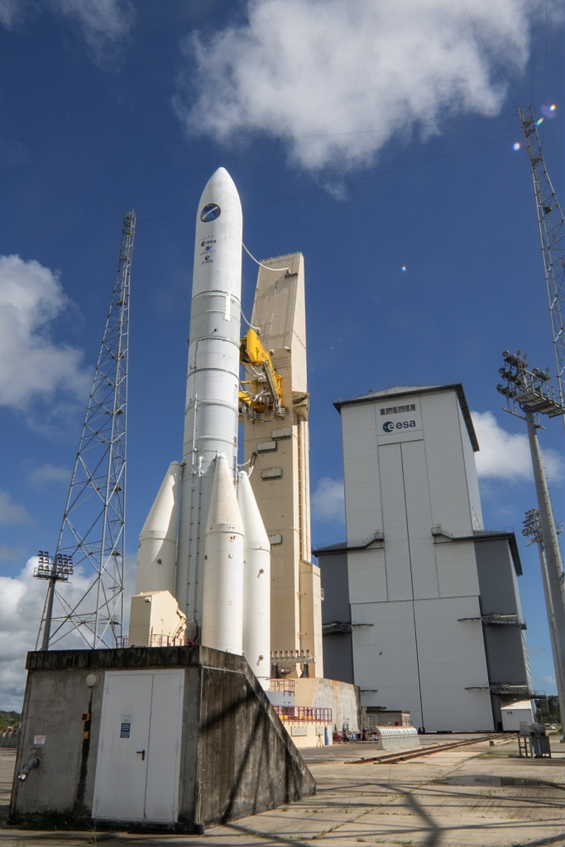 ariane-6---test-removal-of-mobile-gantry-pillars-1