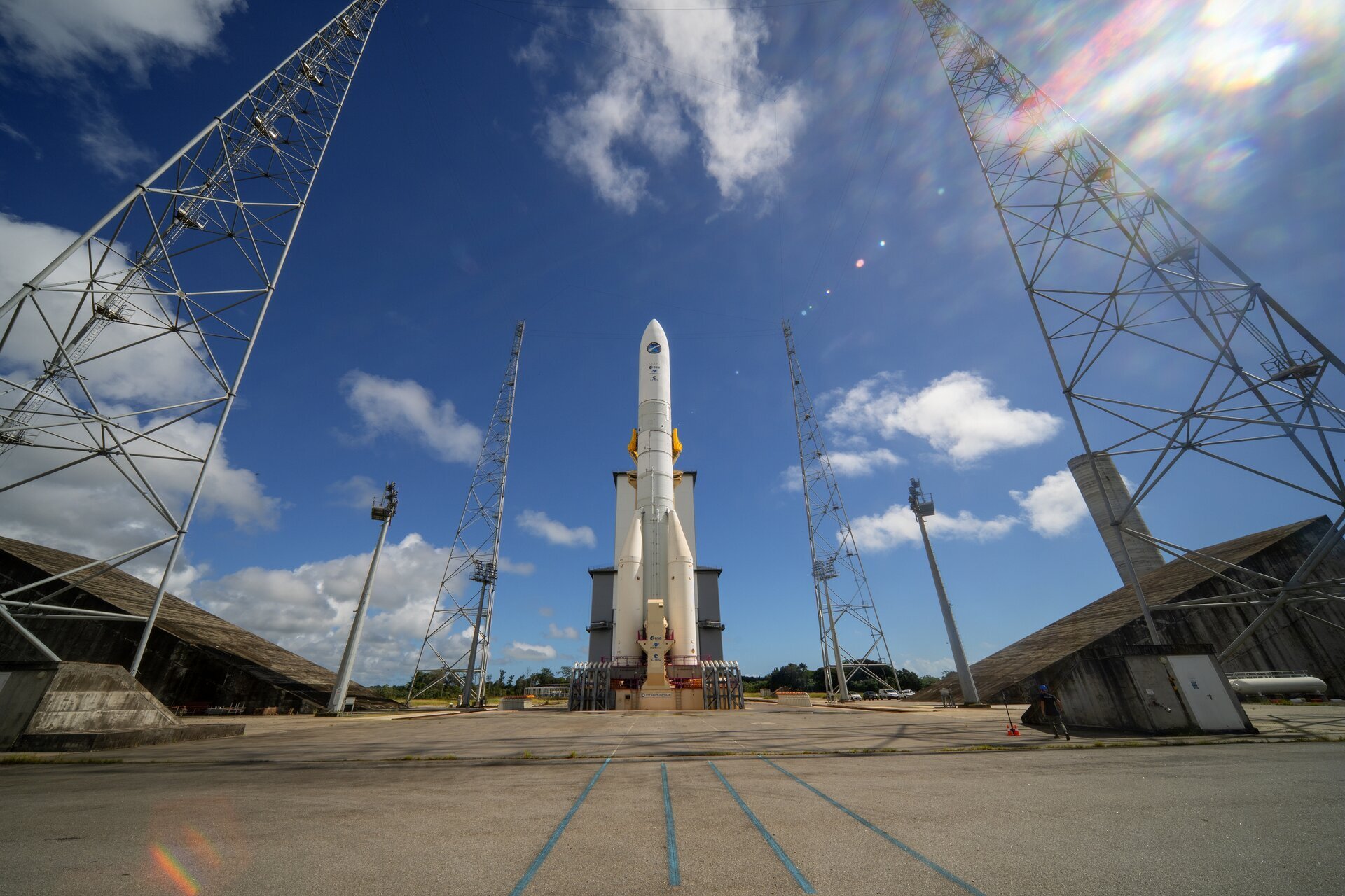 ariane-6---test-removal-of-mobile-gantry-pillars-2