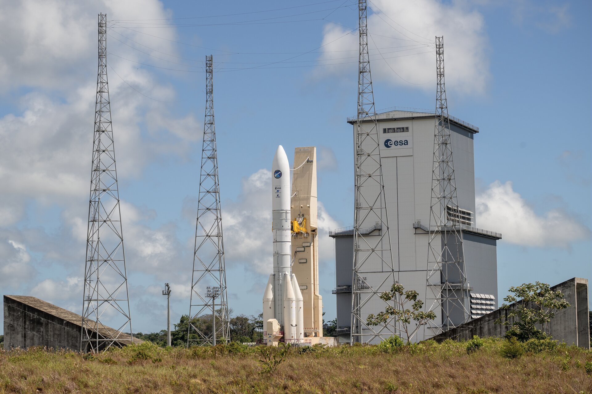 ariane-6---test-removal-of-mobile-gantry-pillars-3-1