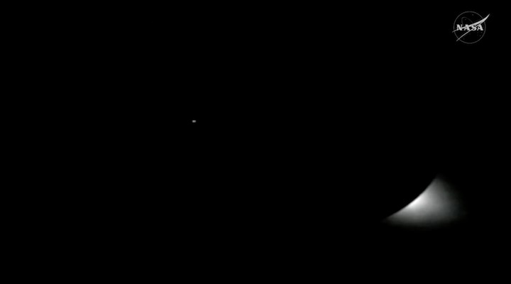 artemis-ii-day6-mond-fam