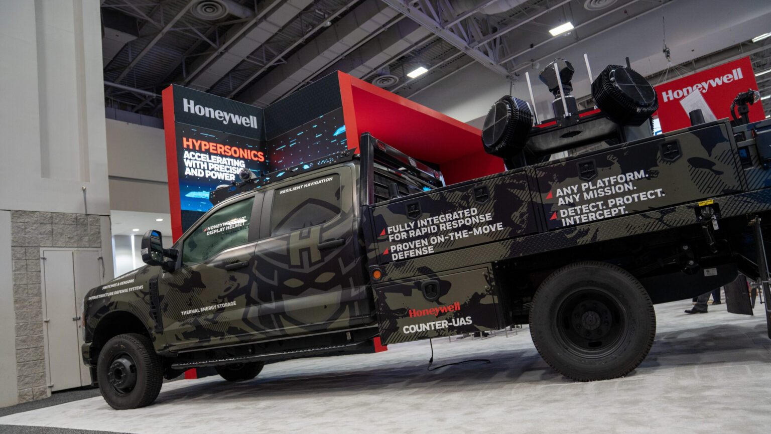 ausa-2025-day-1-dwoolfolk-448-the-honeywell-samurai-anti-drone-system-1-scaled-e1760468373447-1536x8
