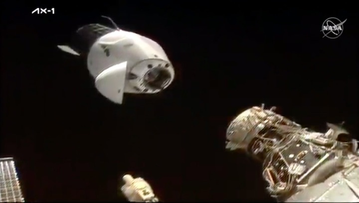 ax1-iss-docking-auk