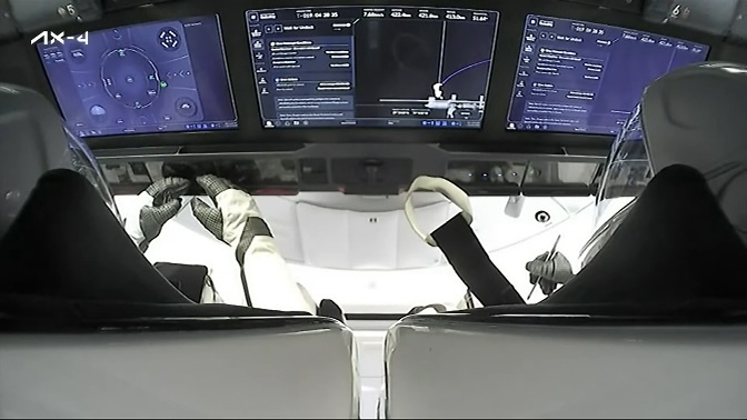 ax4-undocking1