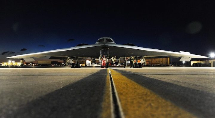 b-2bomber-vn530-915-879x485