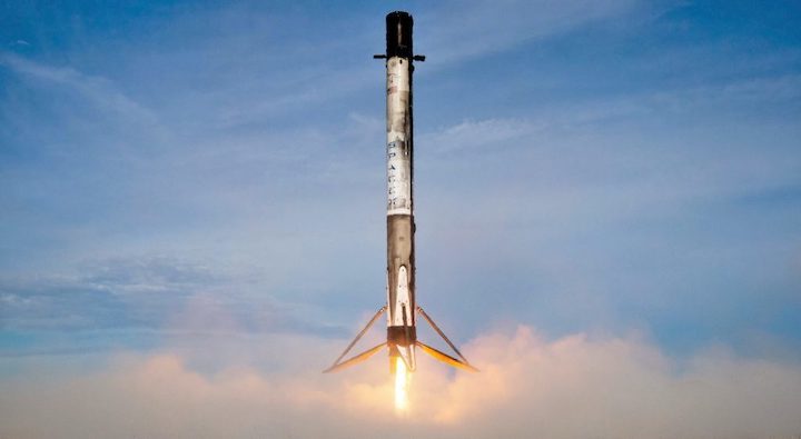 cargo-dragon-c108-crs-18-falcon-9-b1056-vertical-spacex-landing-lz-1-1-crop-1024x562