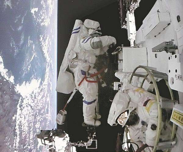 china-shenzhou-14-xiv-astronauts-chen-dong-liu-yang-wentian-eva-tiangong-space-station-hg