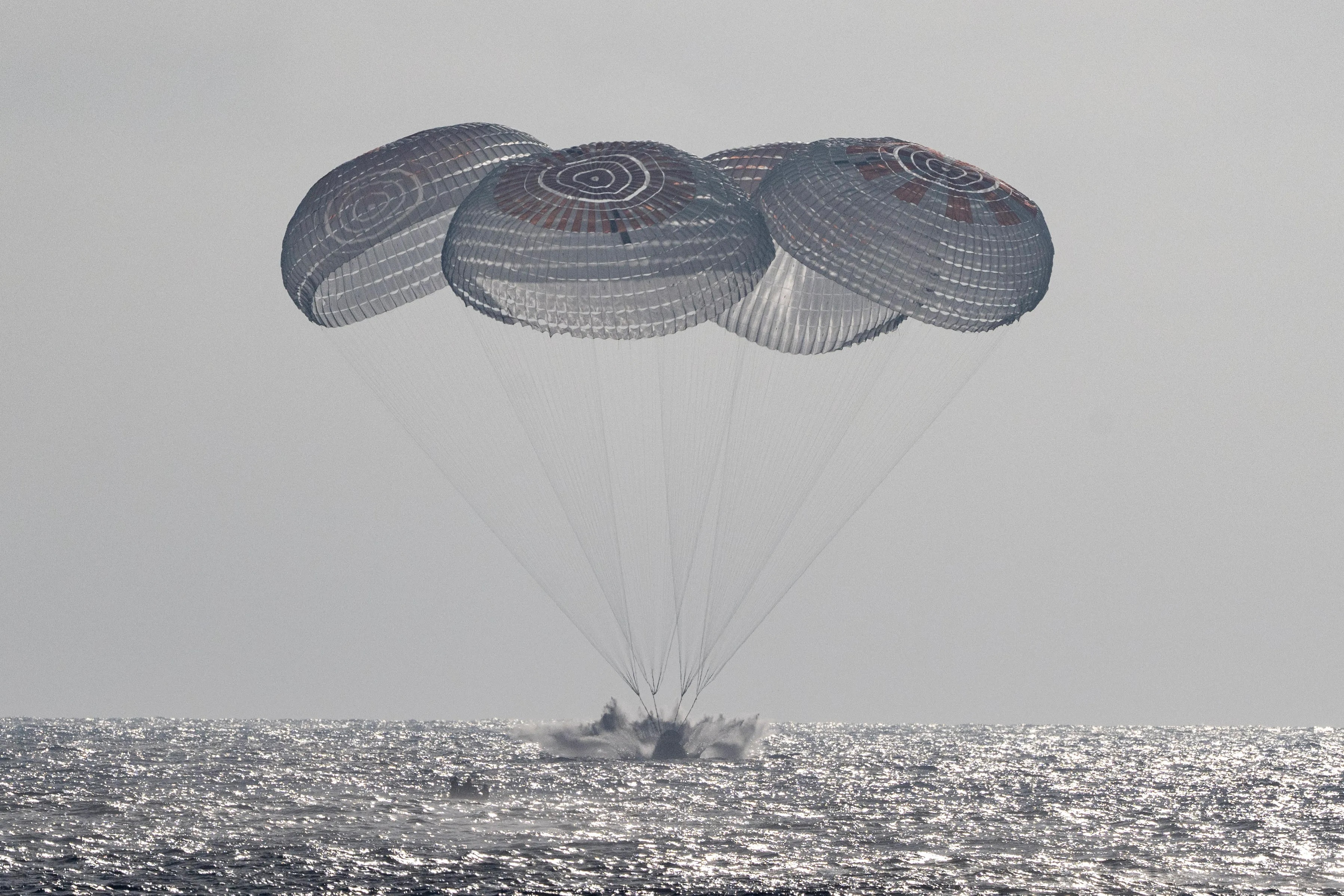 crew12splashdown1