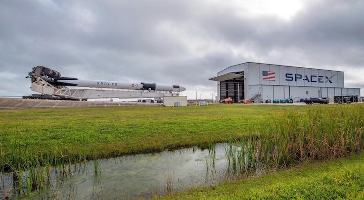 crs-24-dragon-f9-b1069-lc-39a-121921-spacex-rollout-1-crop-c-1536x844