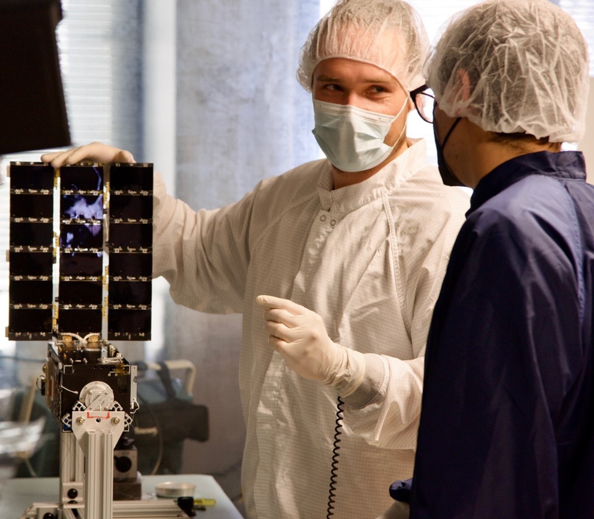 curie-in-cleanroom-with-students-pillars