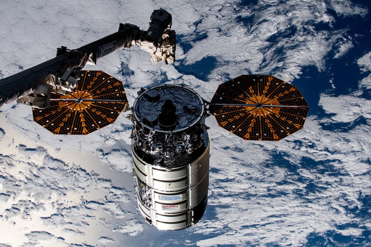 cygnus-moments-from-being-captured-by-the-canadarm2-robotic-arm-53100538023-o