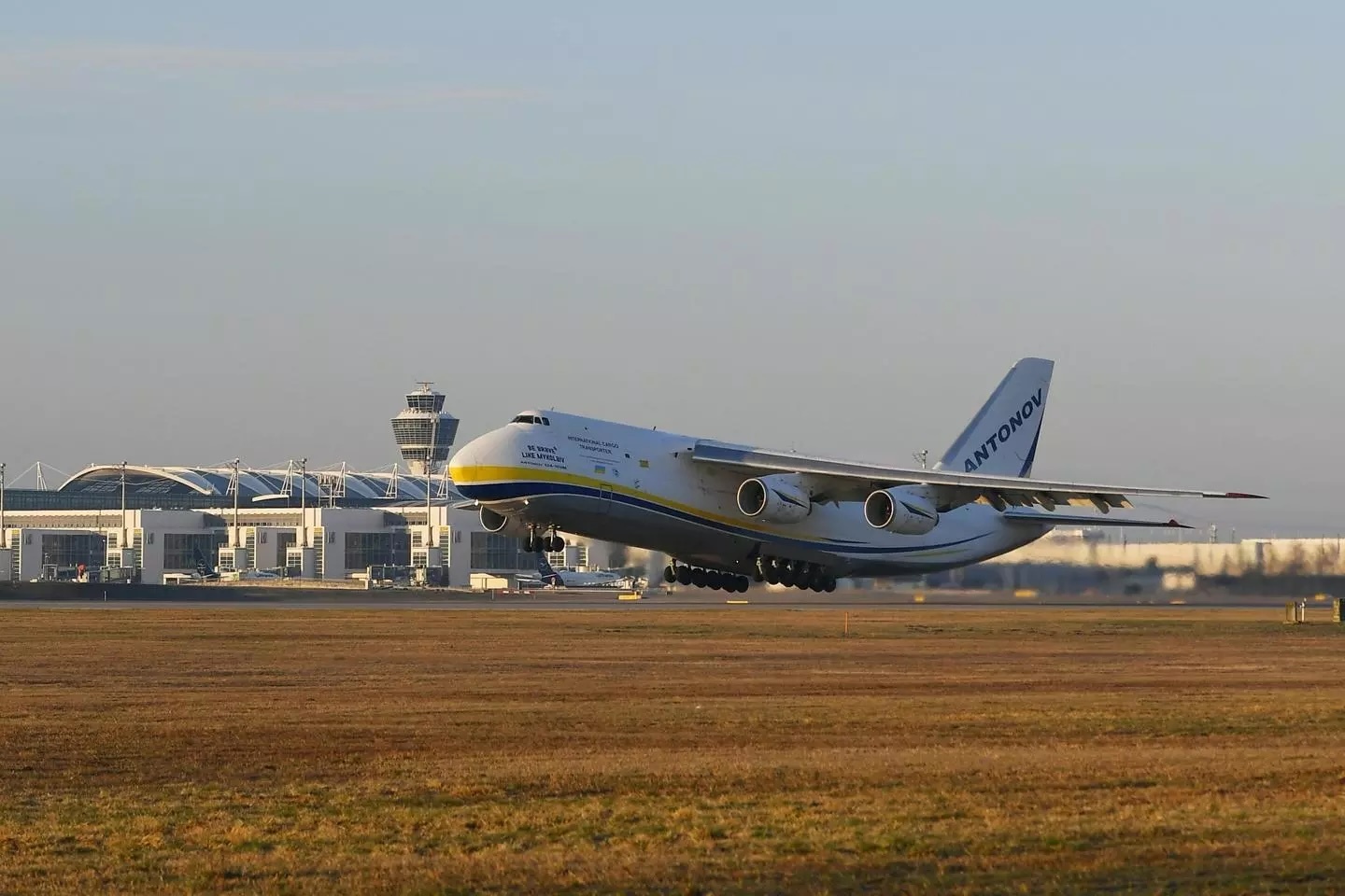 earthcare-antonov-3-take-offcflughafen-muenchen