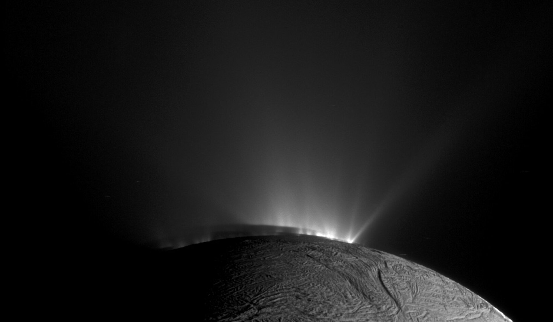 enceladus-jets-and-shadows-pillars
