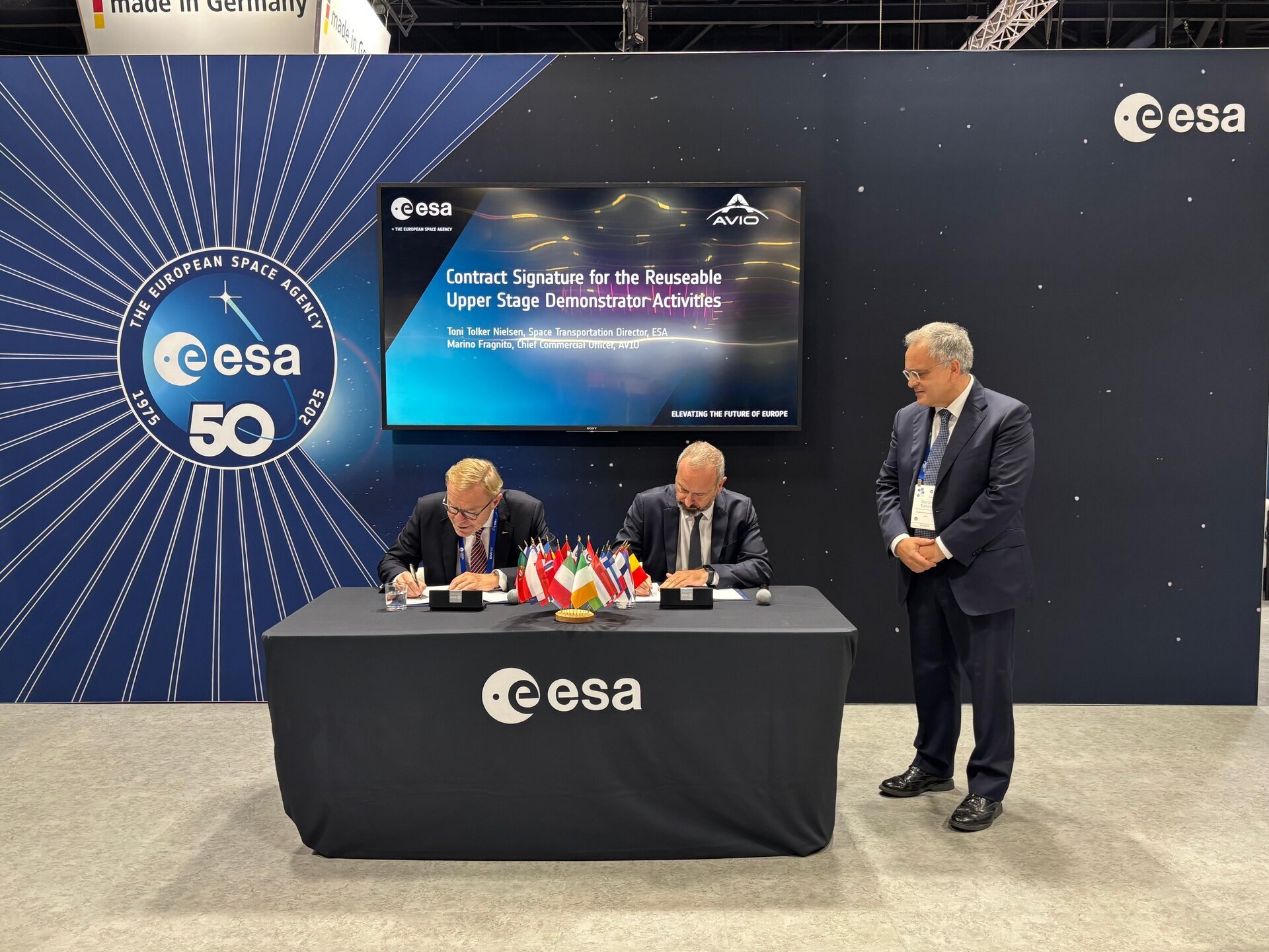 esa-and-avio-signature-for-a-reuseable-upper-stage-demonstration-mission-pillars