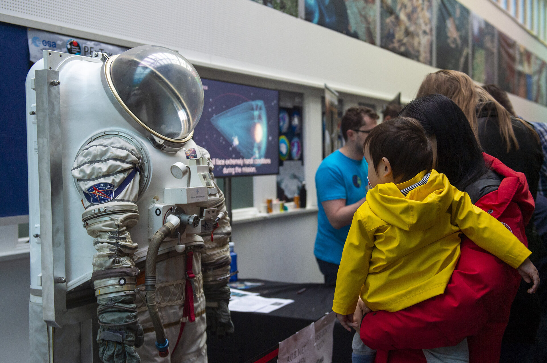 esa-open-day-at-estec-pillars