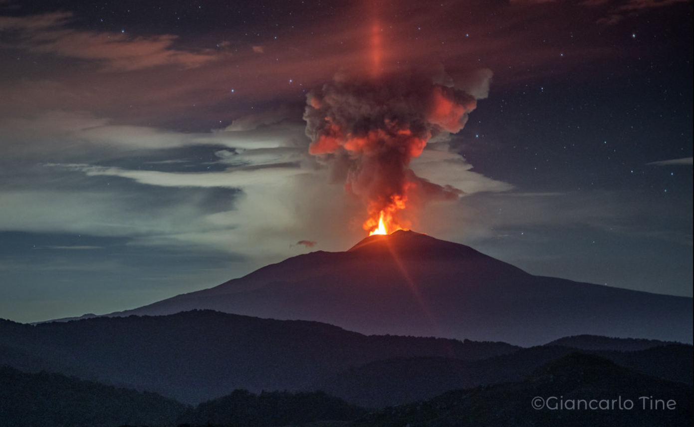 etna-light-pillar-1
