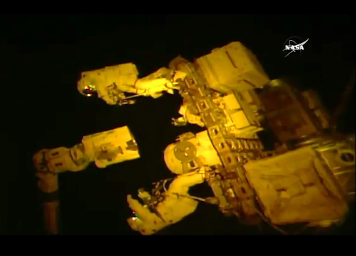 eva-iss-aak