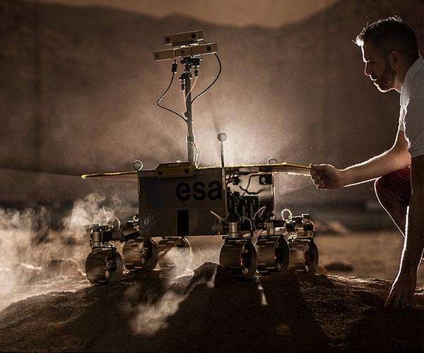 exomars-rover-turin-control-centre-hg