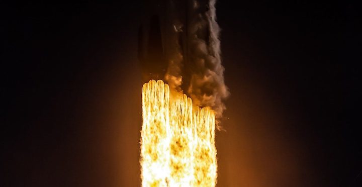 falcon-heavy-flight-2-liftoff-spacex-detail-2-crop-1536x793