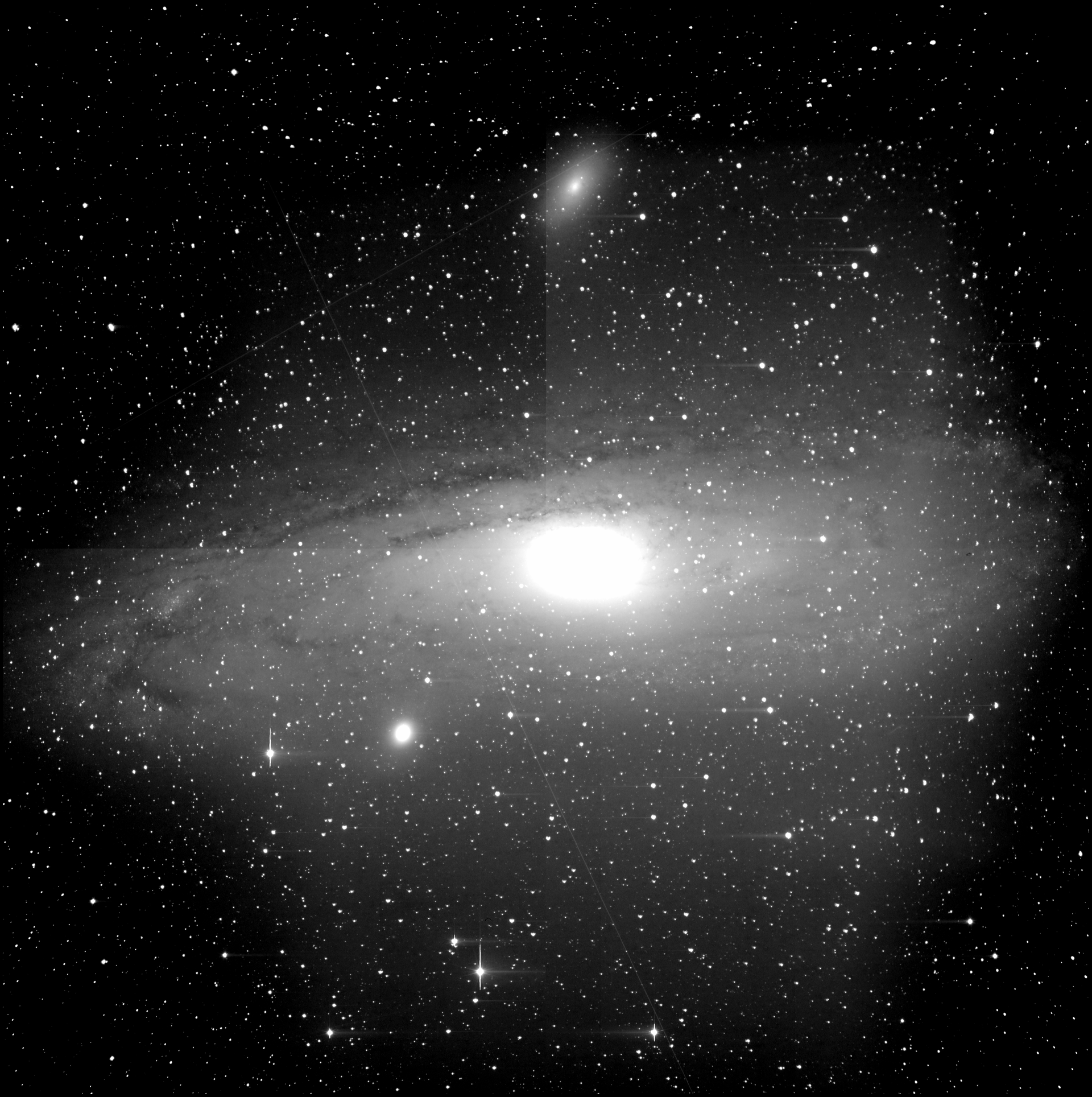 flyeye-s-view-of-the-andromeda-galaxy-pillars