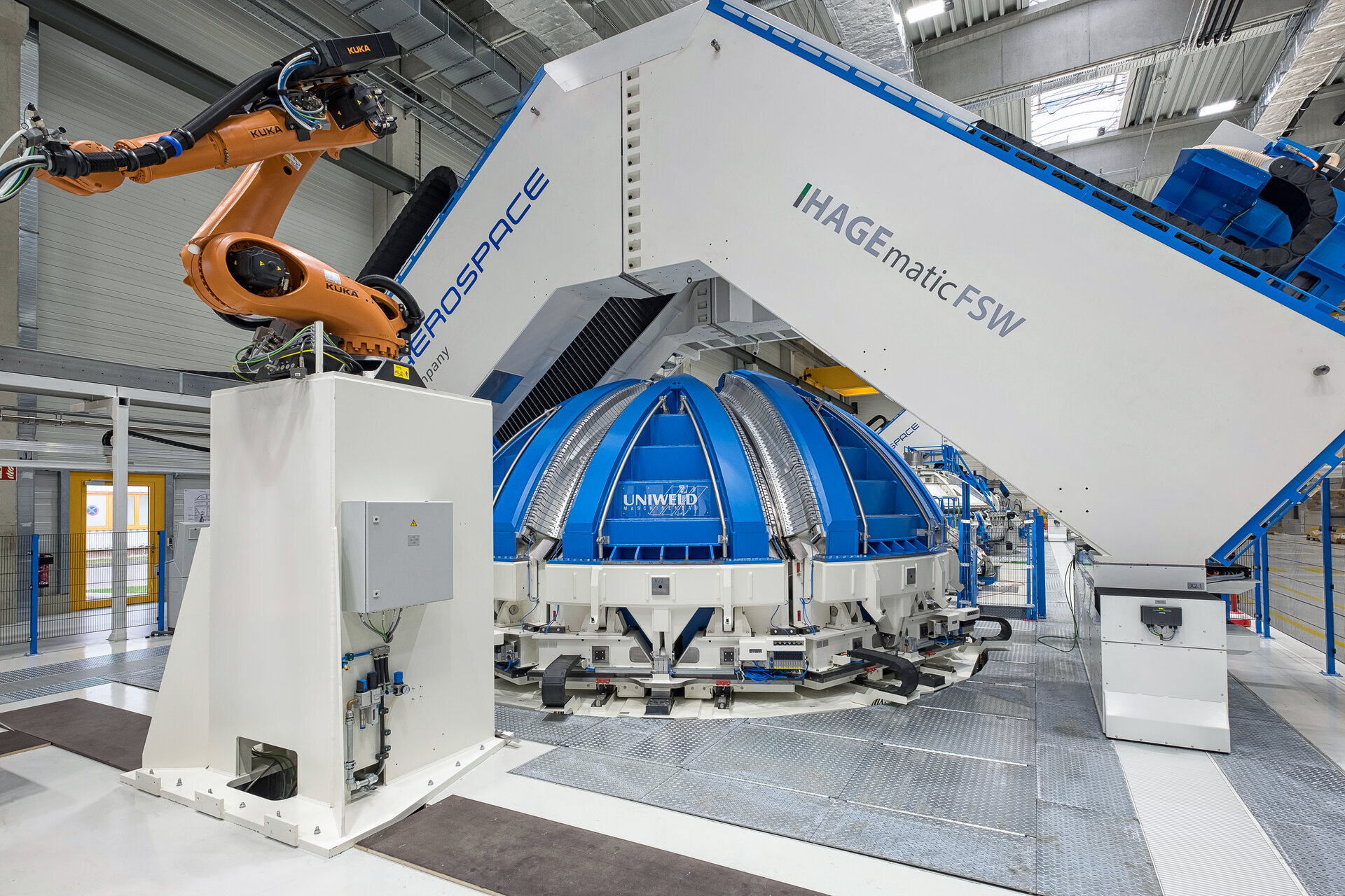 friction-stir-welding-machine-at-mt-aerospace-pillars