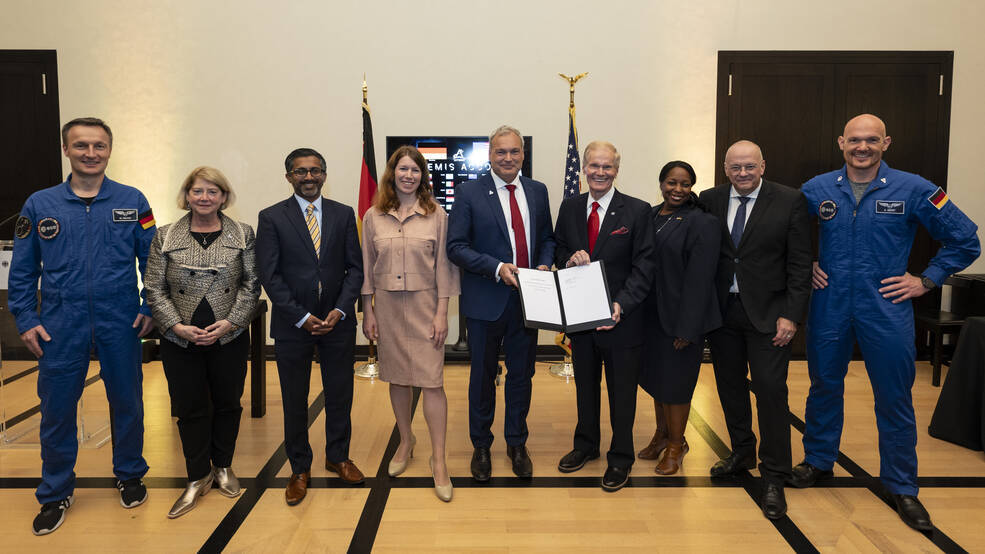 german-aa-signing-group-photo