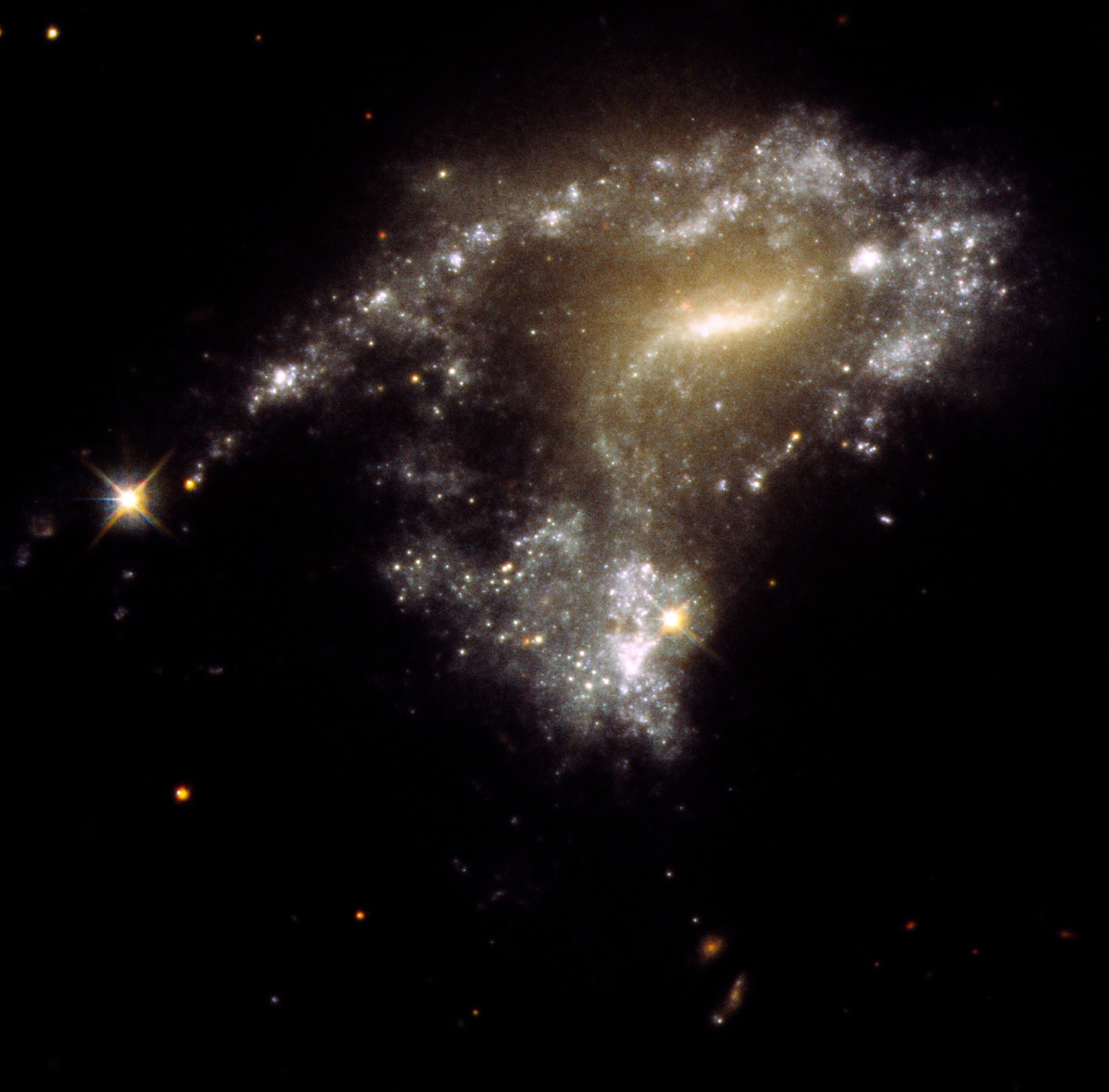 hubble-am1054-325-stsci-01hn3advebby90vcp5v9ewh6a8