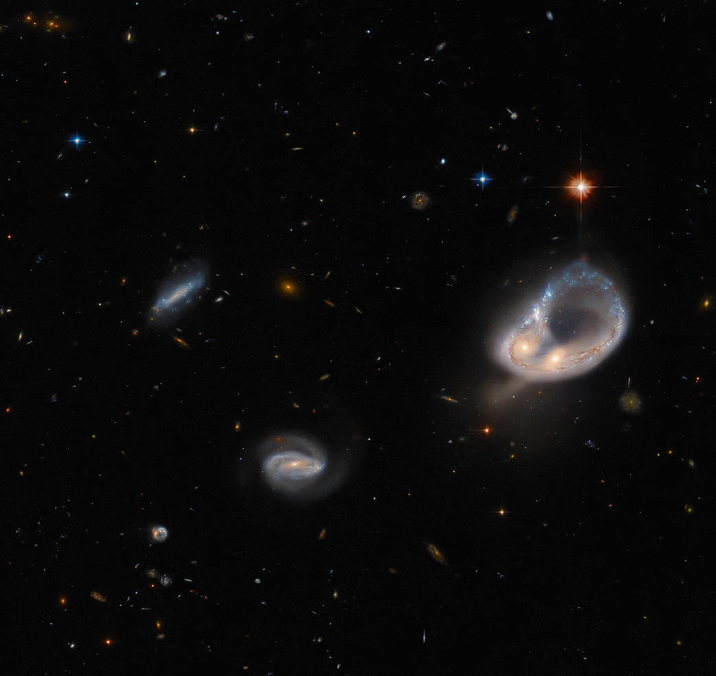 hubble-arp-madore-417-391-potw2247a