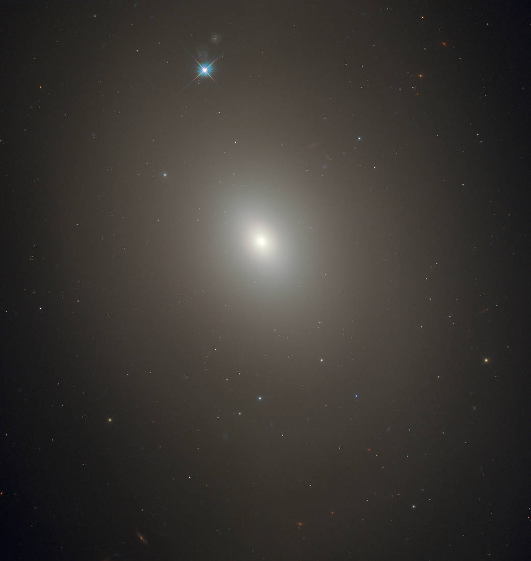 hubble-m85-potw2321a