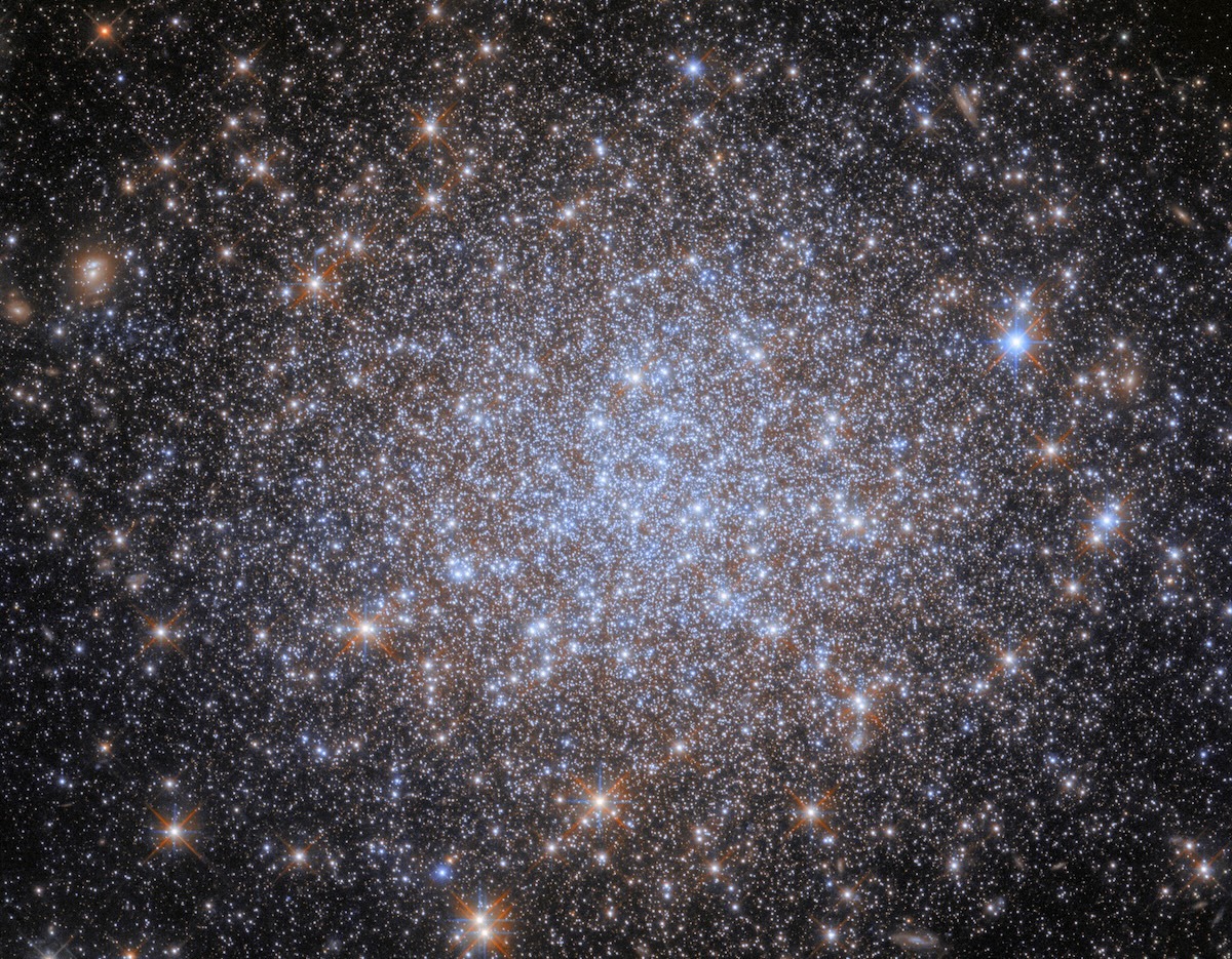 hubble-ngc1841-potw2409a