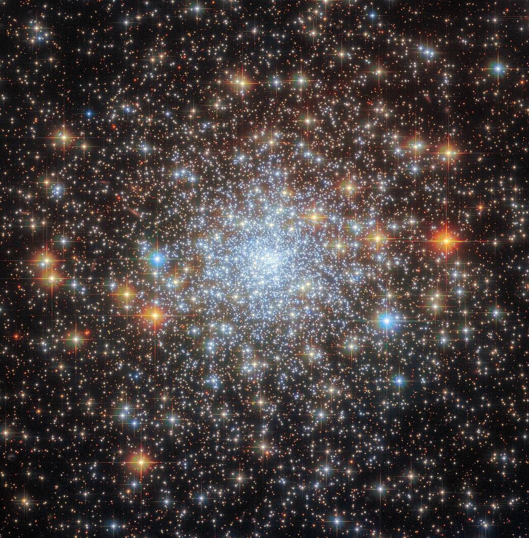 hubble-ngc6652-potw2331a-sm