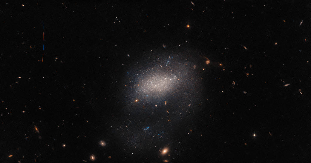 hubble-ugc7983-potw2303a