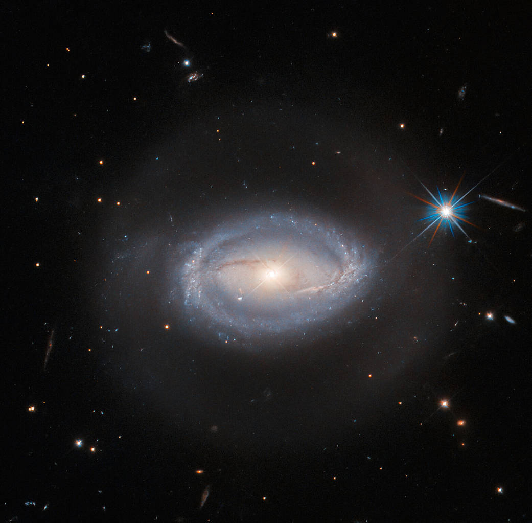 hubble-z229-15-potw2313a