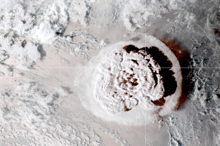 hunga-tonga-hunga-haapai-erupts-1