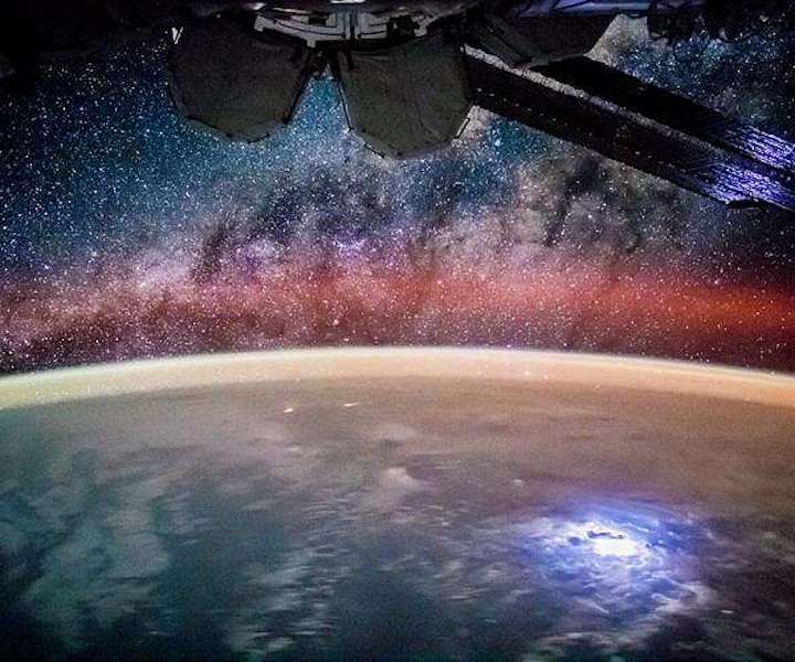 iss-capture-lightning-flash-over-pacific-ocean-hg