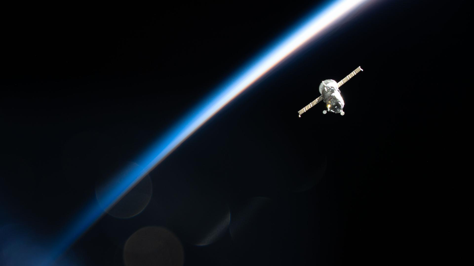 iss074e0395792large