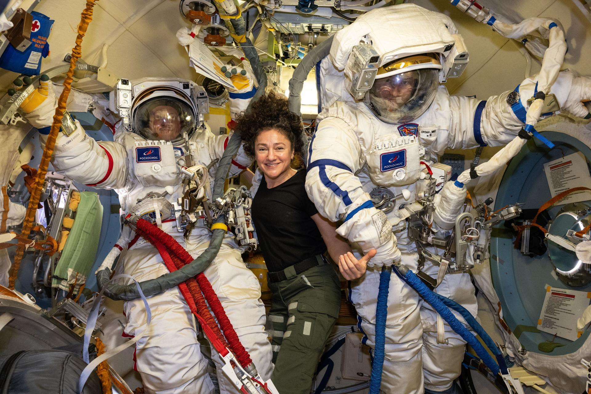 iss074e0604515large