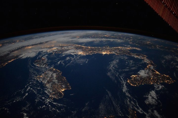 italy-at-night-fullwidth