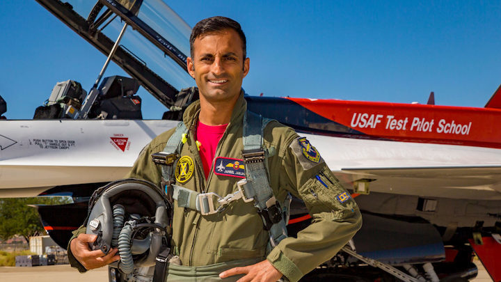 jameel-janjua-virgin-galactic-pilot-1280x720