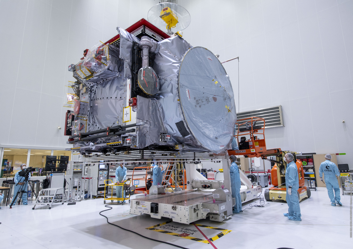 juice-unpacking-at-europe-s-spaceport-in-french-guiana-1170x827