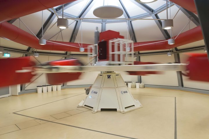 large-diameter-centrifuge-at-full-speed-article