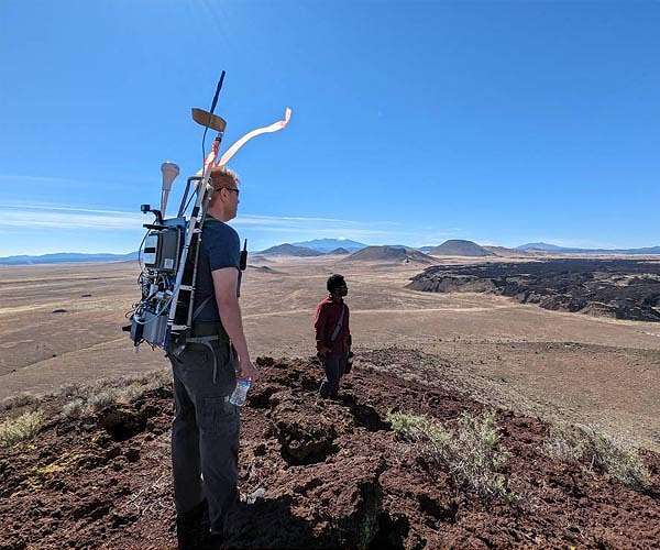 lunar-communications-network-4g-5g-arizona-lava-desert-hg