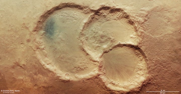 mars-express-spies-an-ancient-triple-crater-on-mars-pillars
