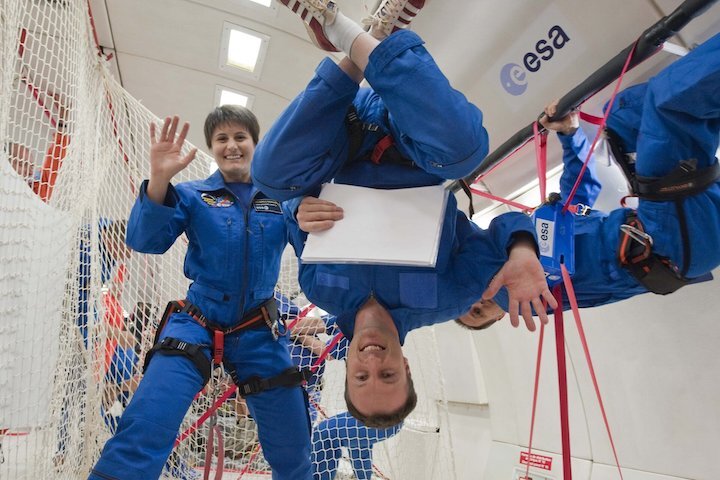 matthias-maurer-and-samantha-cristoforetti-during-parabolic-flight-pillars