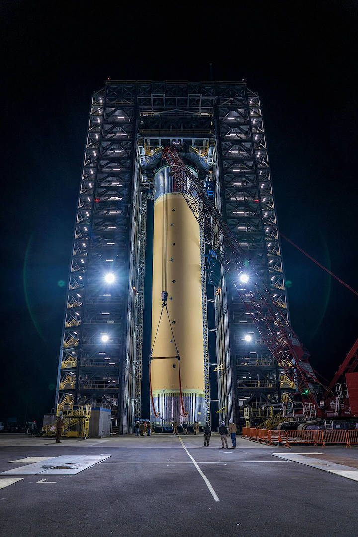 msfc-011519-sls-lh2-lift-12