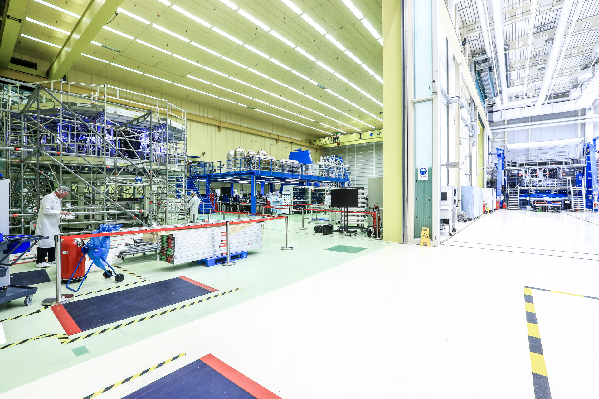 orion-esm345-cleanroom-130123-cairbus-1920x1280