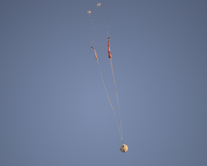 orion-parachute-test-1