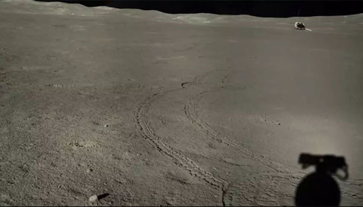 panorama-stitched-yutu2-lander-drive-diary5-july2019-noborder-600px-1