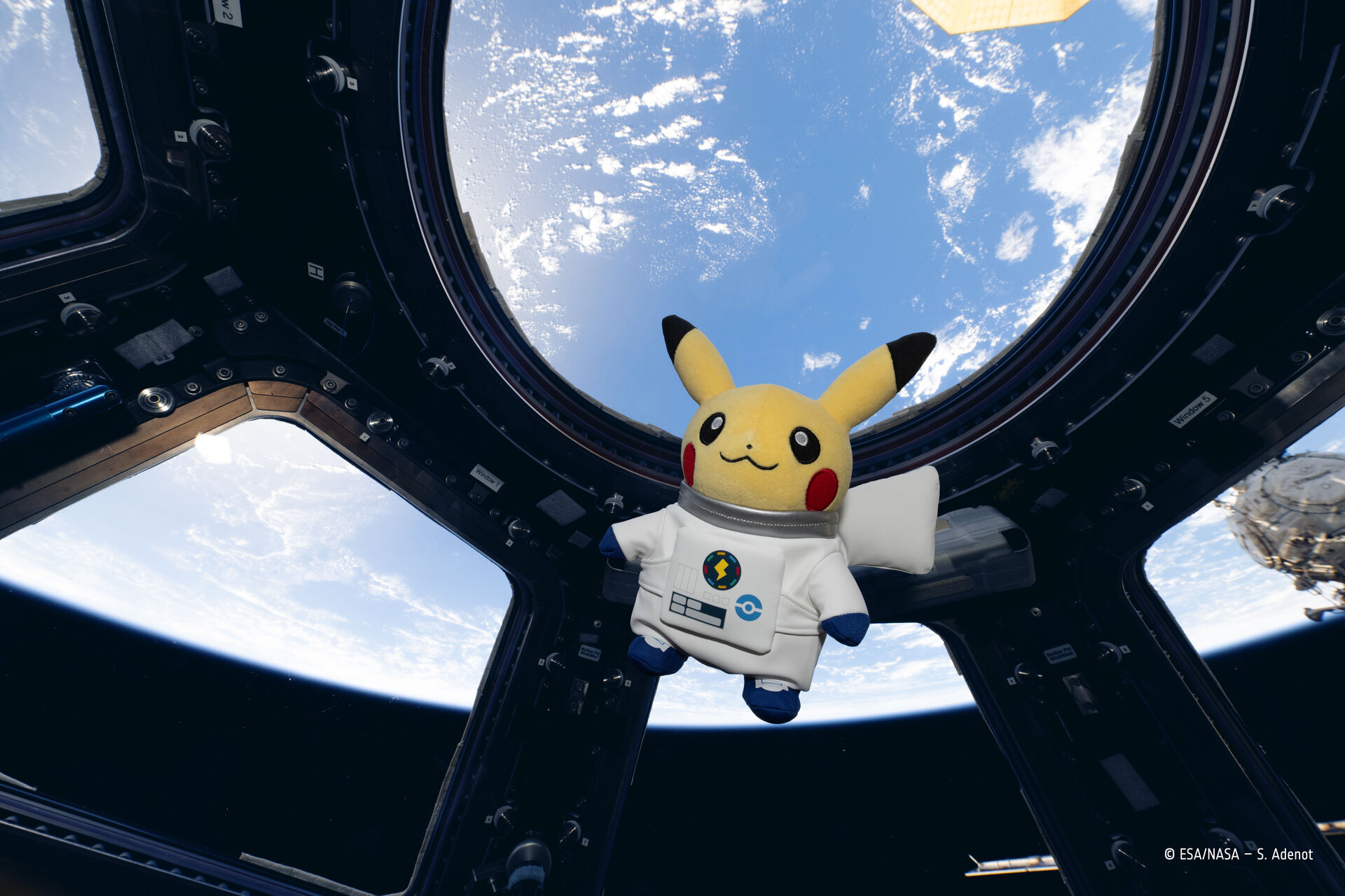 pikachu-in-the-cupola-pillars