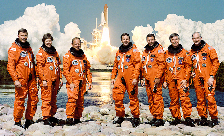 roberta-bondar-s-oswald-n-thagard-r-grabe-d-hilmers-d-merbold-w-readdy-1991-nasa-wiki-pd-cropped-sma